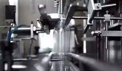 最成功的礦泉水包裝 只賣半瓶水,銷量卻提高652