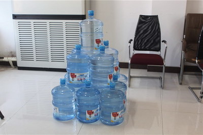 山東萬眾水業(yè)“乾坤清”在當(dāng)?shù)氐氖袌稣加新湿氄荐楊^